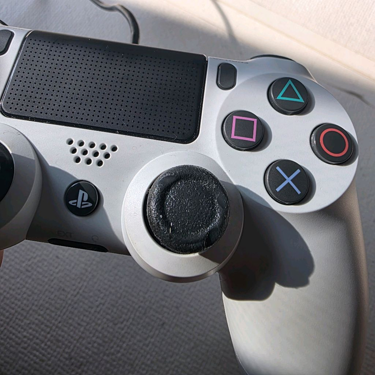 PS4 Pro 1TB 화이트 + 카메라 + 게임 타이틀--4