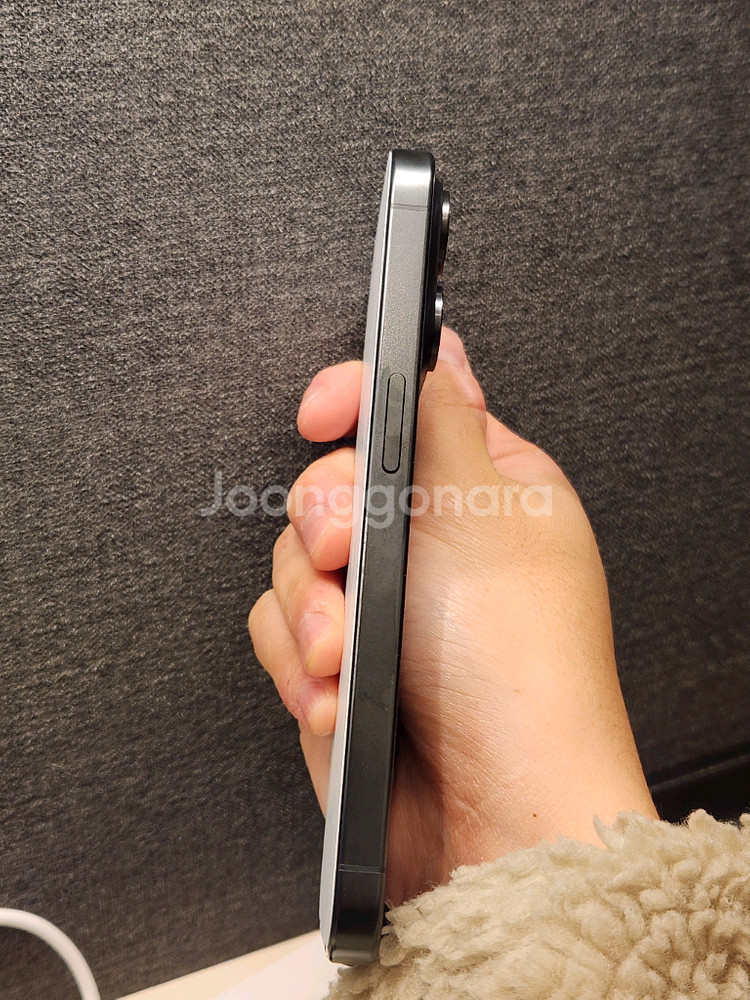 아이폰15프로 256GB 블랙티타늄 리퍼 후 미사용--4