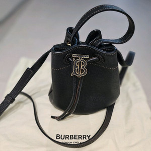 버버리 미니 버킷백 판매