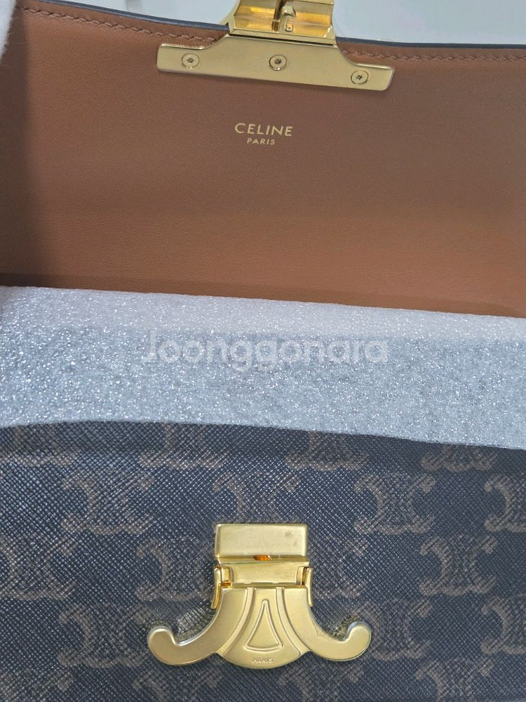 [새상품급] 셀린느 트리옹프 클로드 숄더백 Black Tan--8