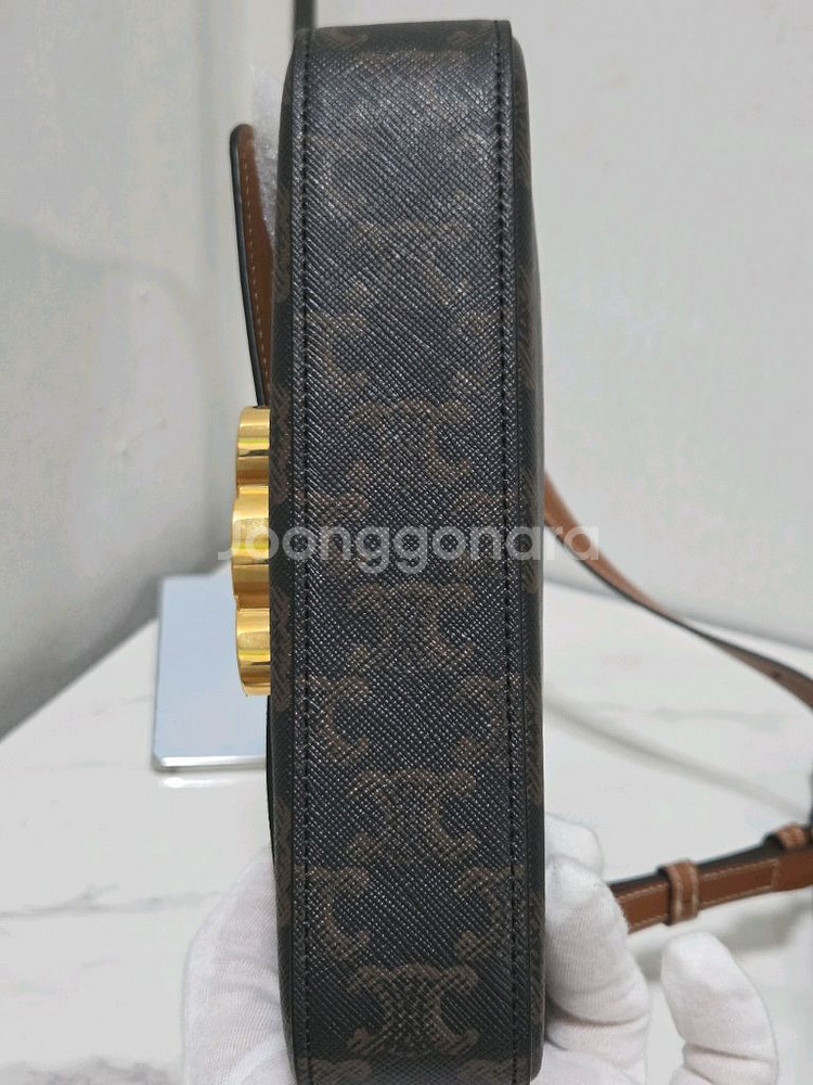 [새상품급] 셀린느 트리옹프 클로드 숄더백 Black Tan--6