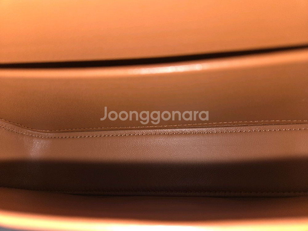 [새상품급] 셀린느 트리옹프 클로드 숄더백 Black Tan--9