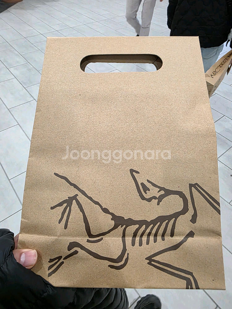 아크테릭스 헬리아드 15 빔즈 콜라보 백팩 블랙 올리브모스--3