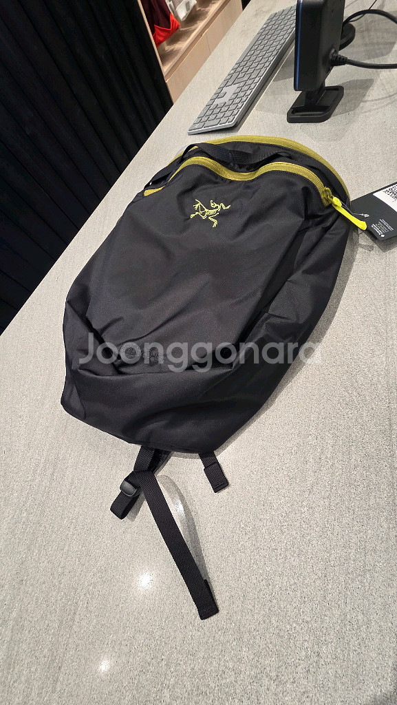 아크테릭스 헬리아드 15 빔즈 콜라보 백팩 블랙 올리브모스--1