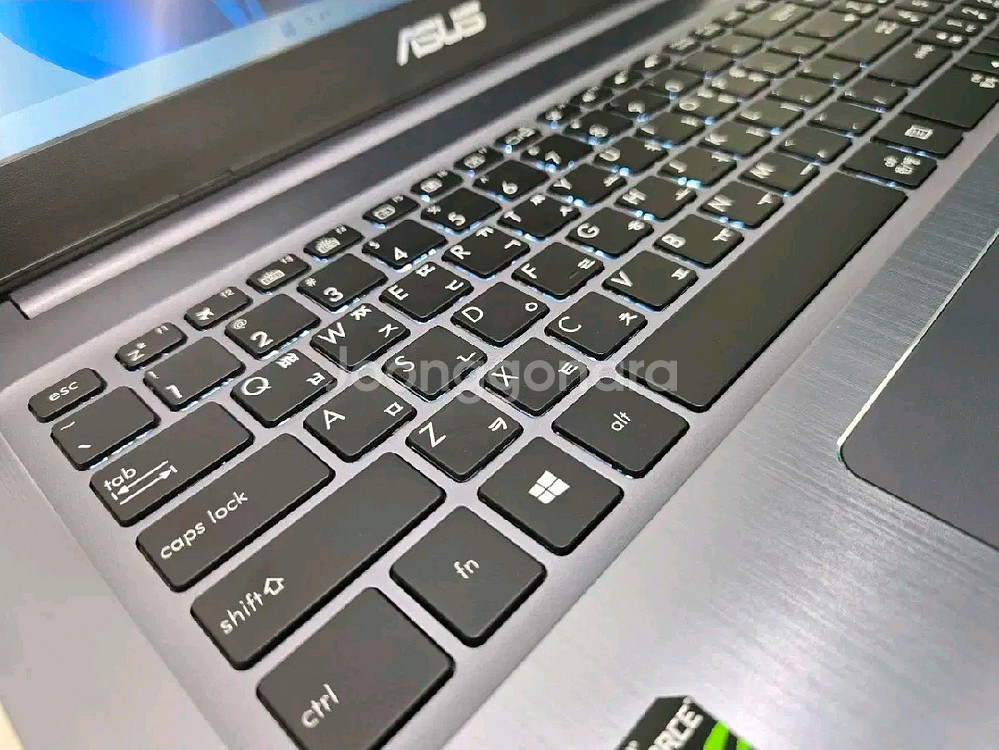 슬림형 고성능 i7 사무/게이밍 노트북(램16GB,1.25TB)--3