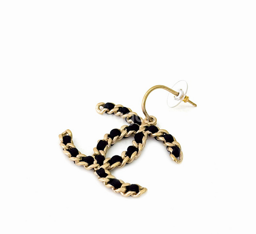 CHANEL 샤넬 여성 마트라세 CC 로고 체인 귀걸이 이어링 골드 블랙--1