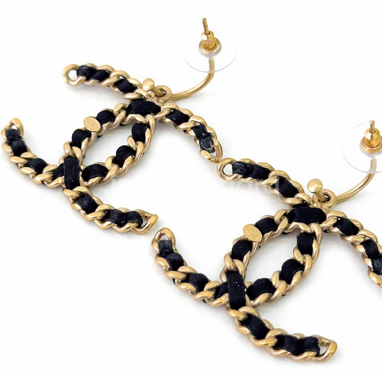 CHANEL 샤넬 여성 마트라세 CC 로고 체인 귀걸이 이어링 골드 블랙--2