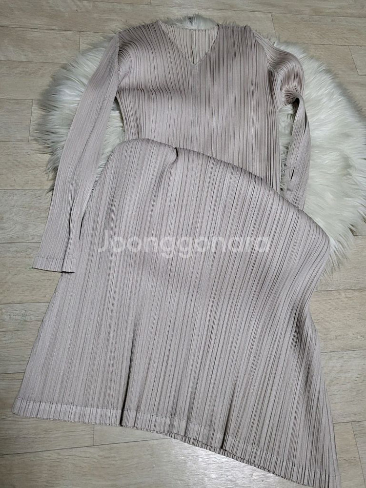 이세이미야케 플리츠플리즈 원피스 12월 먼슬리 원피스 라이트베이지 3사이즈--1