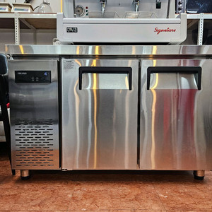 그랜드우성 업소용 간냉식 테이블 냉동고 1200 판매합니다.