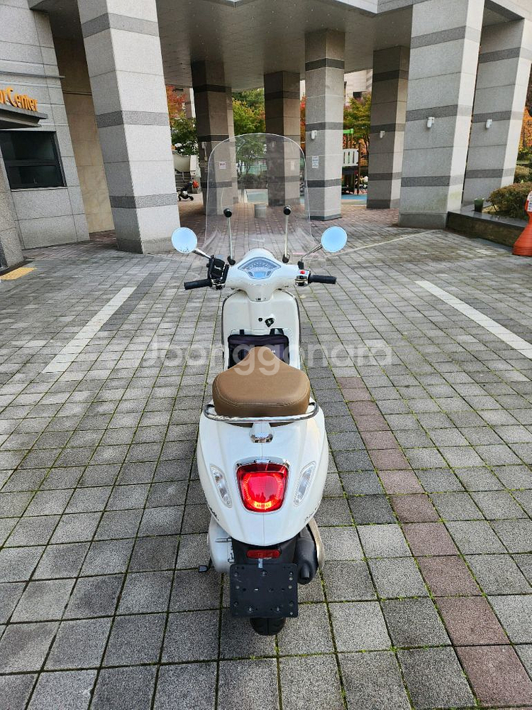 2024년식 베스파 프리마베라 화이트--3