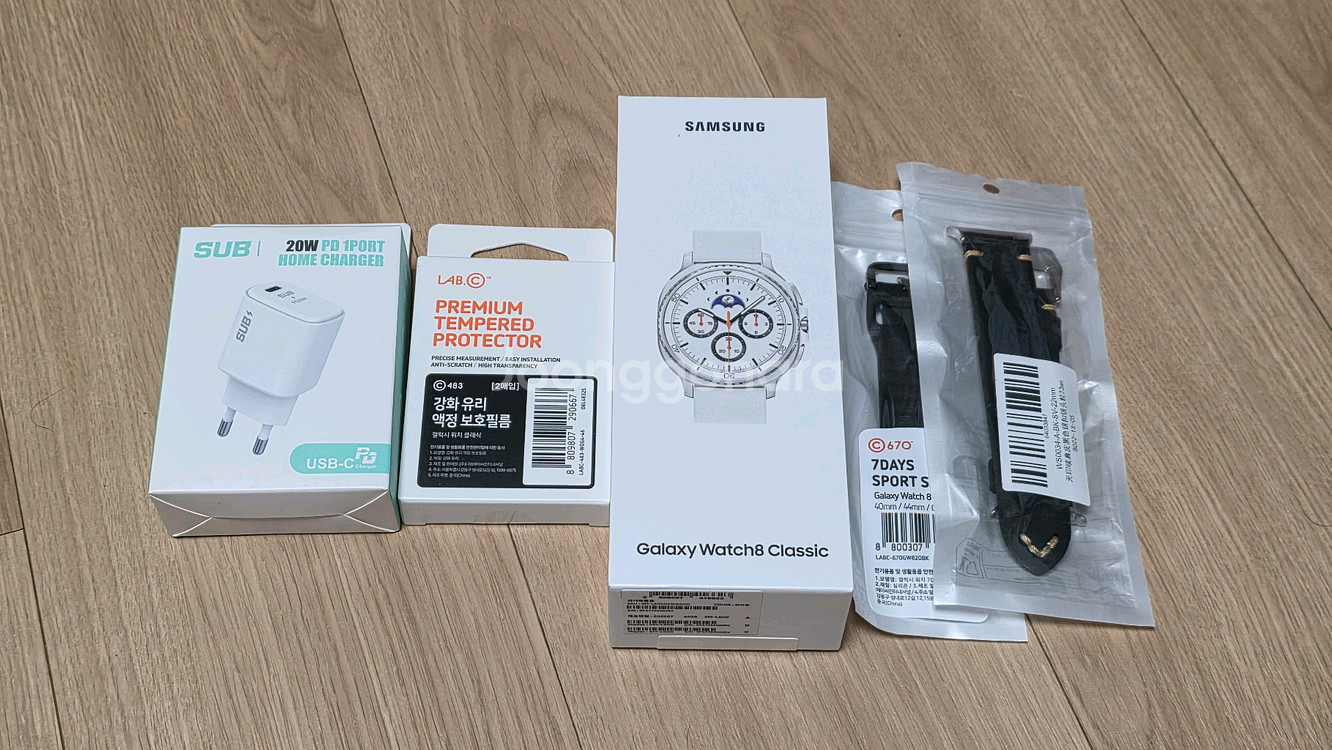 갤럭시 워치8 클래식 화이트 미개봉 판매(구성품 많음)--0