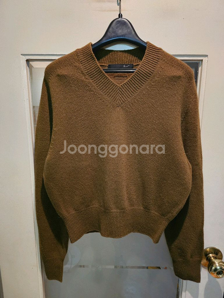 지컷 브이넥 니트 스웨터 55,66--3