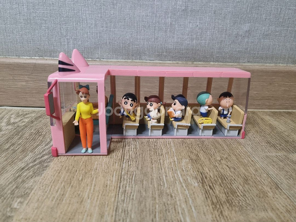 짱구 유치원버스 피규어 팝니다--0