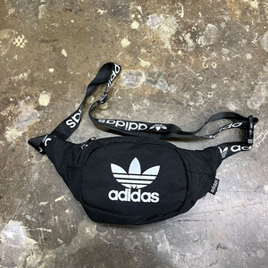 아디다스 트레포일 로고 힙색 슬링백 가방 메신저백 남녀공용