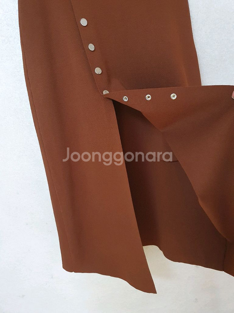 산드로 sandro 골드 버튼 슬릿 니트 스커트--5