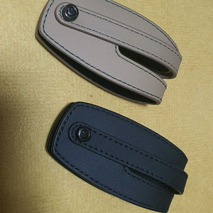 제네시스 스티치 가죽 키 케이스 (블랙 베이지) 입니다