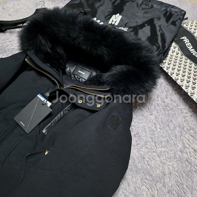 [클로젯][36][22~23F/w]맥케이지 딕슨 블랙 금장 숏 다운 패딩--1