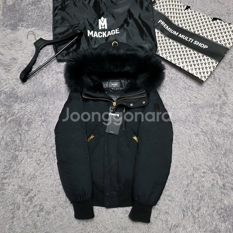 [클로젯][36][22~23F/w]맥케이지 딕슨 블랙 금장 숏 다운 패딩--0