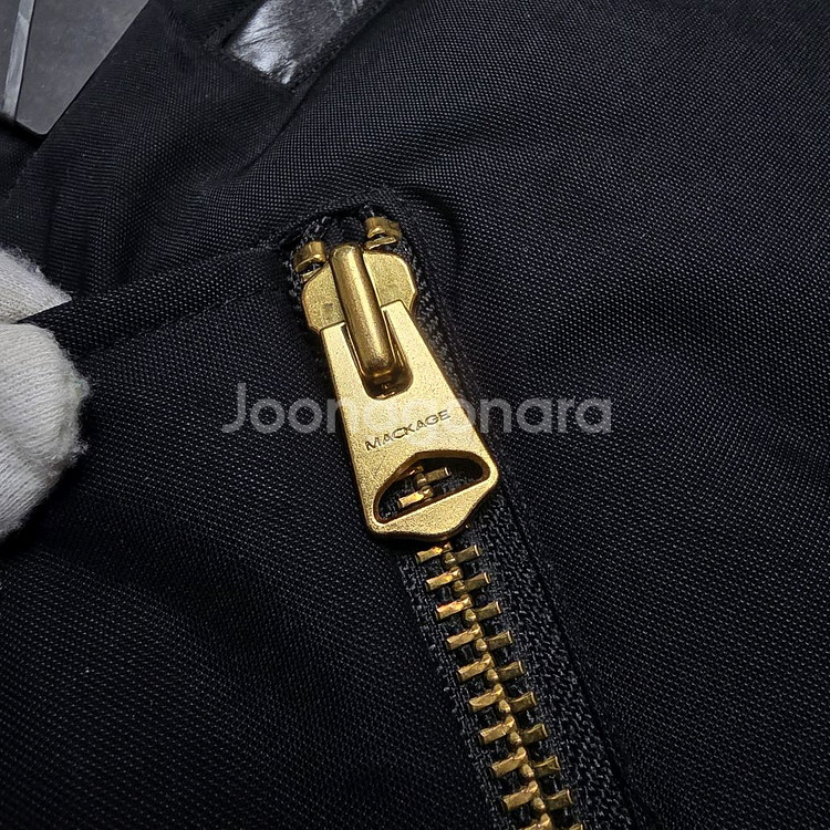 [클로젯][36][22~23F/w]맥케이지 딕슨 블랙 금장 숏 다운 패딩--4