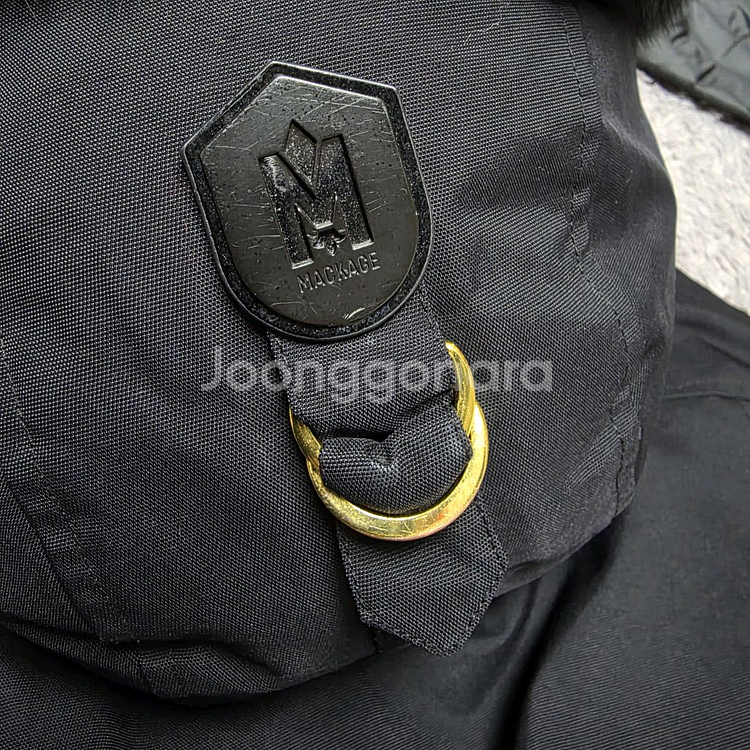 [클로젯][36][22~23F/w]맥케이지 딕슨 블랙 금장 숏 다운 패딩--7