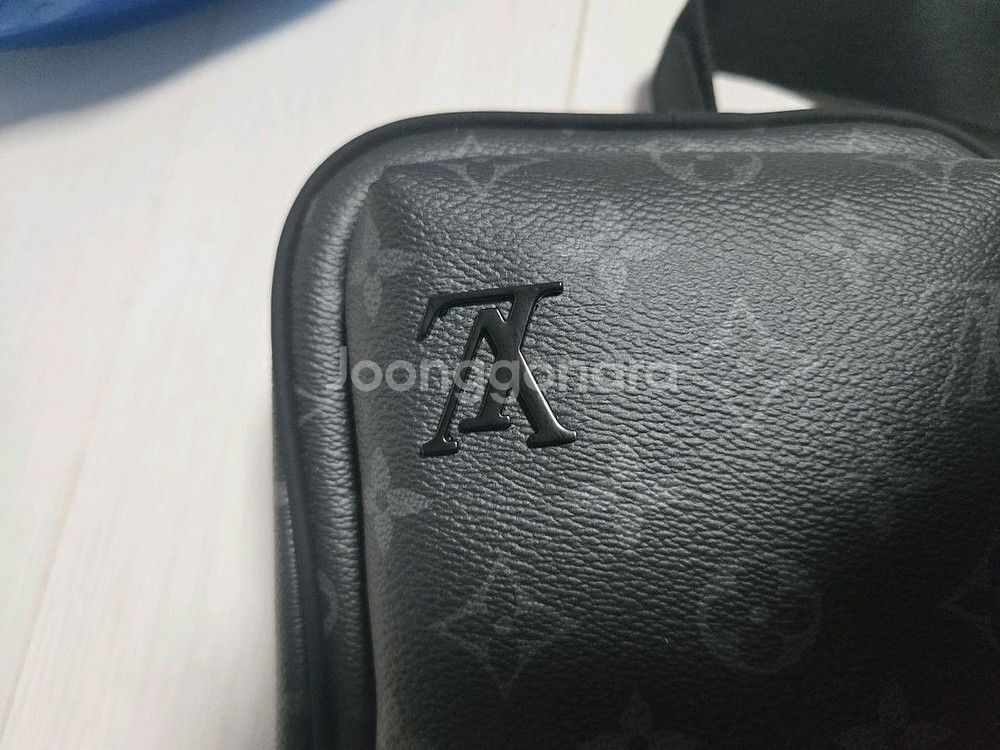 모노그램 크로스백--1