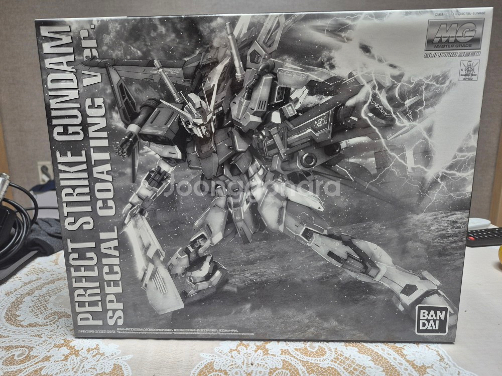MG 퍼펙트 스트라이크 건담 스페셜 코팅--0
