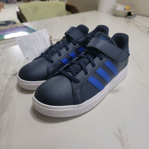 새제품) 아디다스 운동화 220사이즈