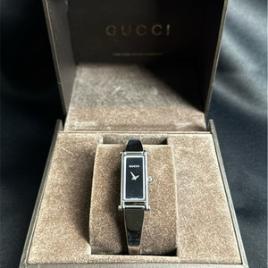 구찌 여성용 1500L 뱅글 스퀘어 시계