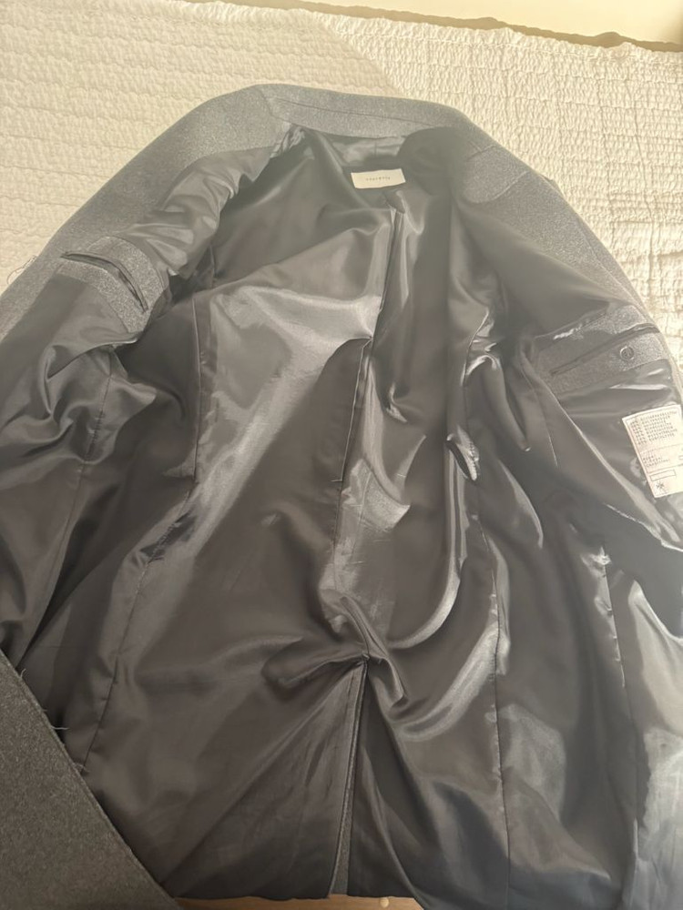 토니웩 그레이 코트 커팅 이미지