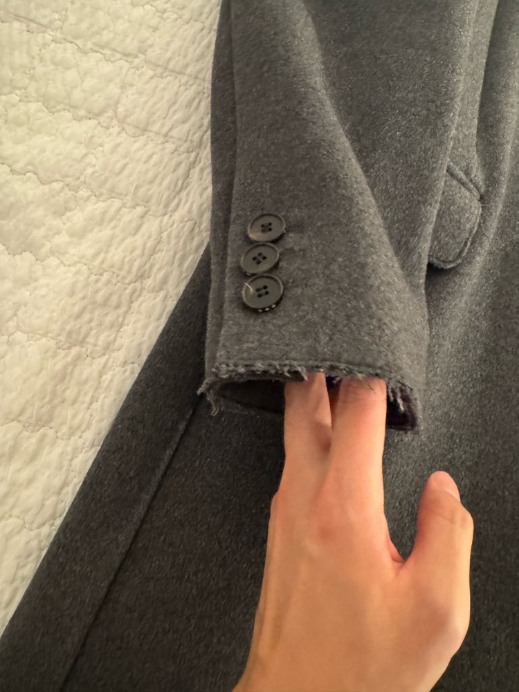 토니웩 그레이 코트 커팅 이미지