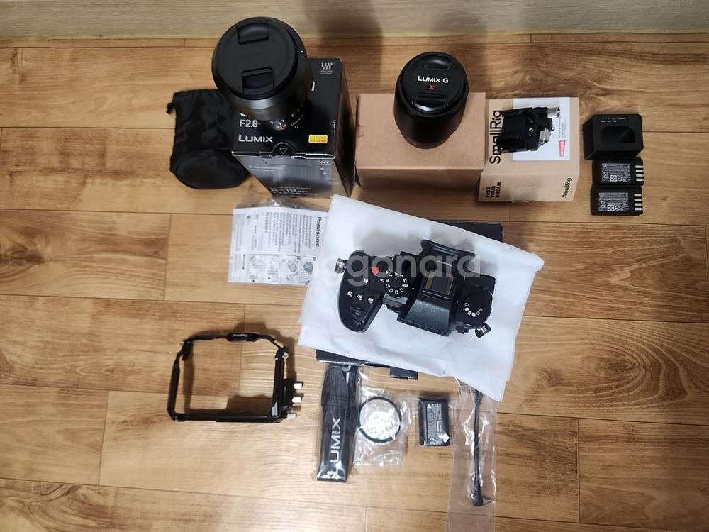 파나소닉 루믹스 DC-GH7, 렌즈 8-18mm, 35-100mm 및 배터리, 케이지 팝니다--0