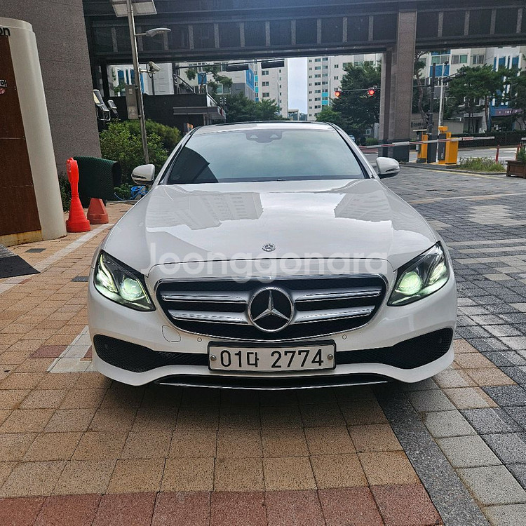 18년식 옵션많은 벤츠 E클래스 220d 아방가르드 디젤차량 판매. 천안 아산 세종 대전 청주 수원 평택--0