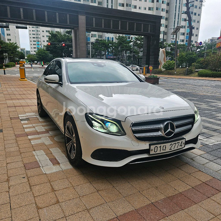 18년식 옵션많은 벤츠 E클래스 220d 아방가르드 디젤차량 판매. 천안 아산 세종 대전 청주 수원 평택--1