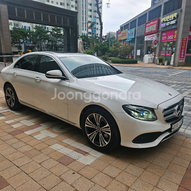 18년식 옵션많은 벤츠 E클래스 220d 아방가르드 디젤차량 판매. 천안 아산 세종 대전 청주 수원 평택--2