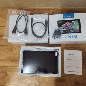 필월드 F7 PLUS 4k 1200nit 필드 모니터와 스몰리그 충전식 배터리 4577 NP-F970 팝니다