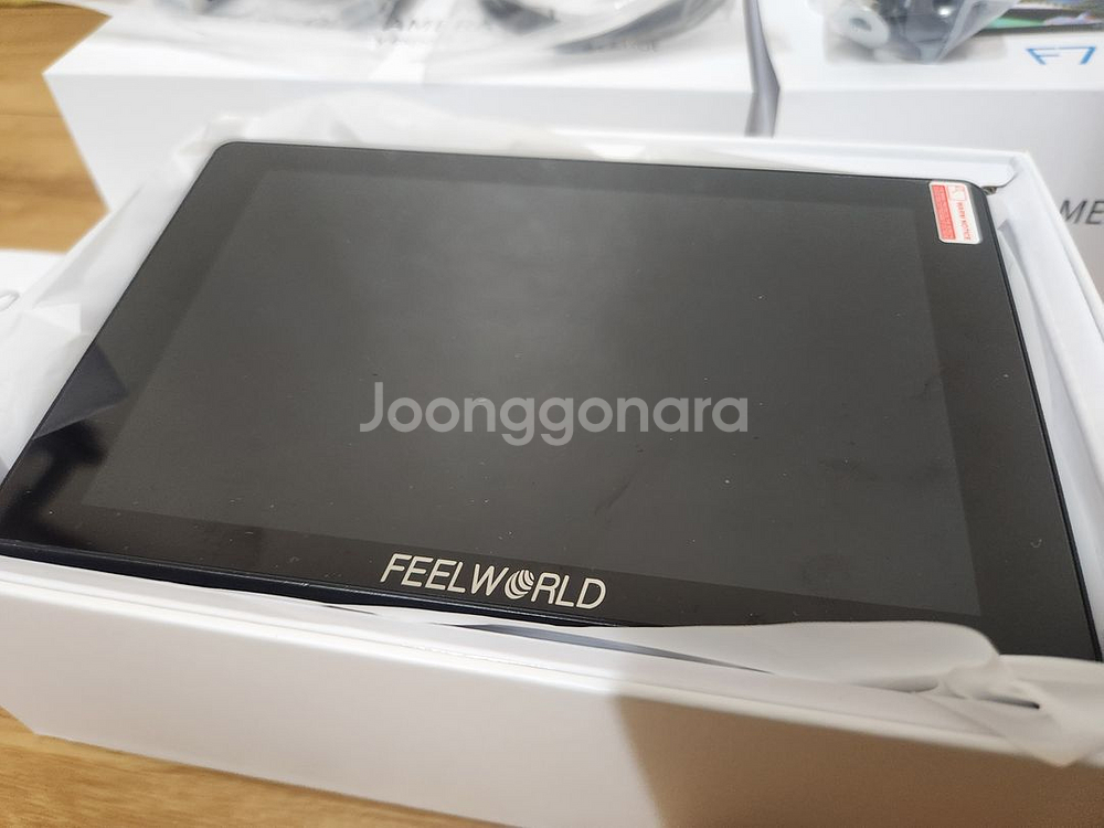 필월드 F7 PLUS 4k 1200nit 필드 모니터와 스몰리그 충전식 배터리 4577 NP-F970 팝니다--1