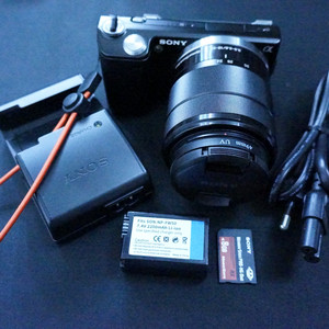 소니 NEX-5 미러리스 카메라 및 렌즈 18-55