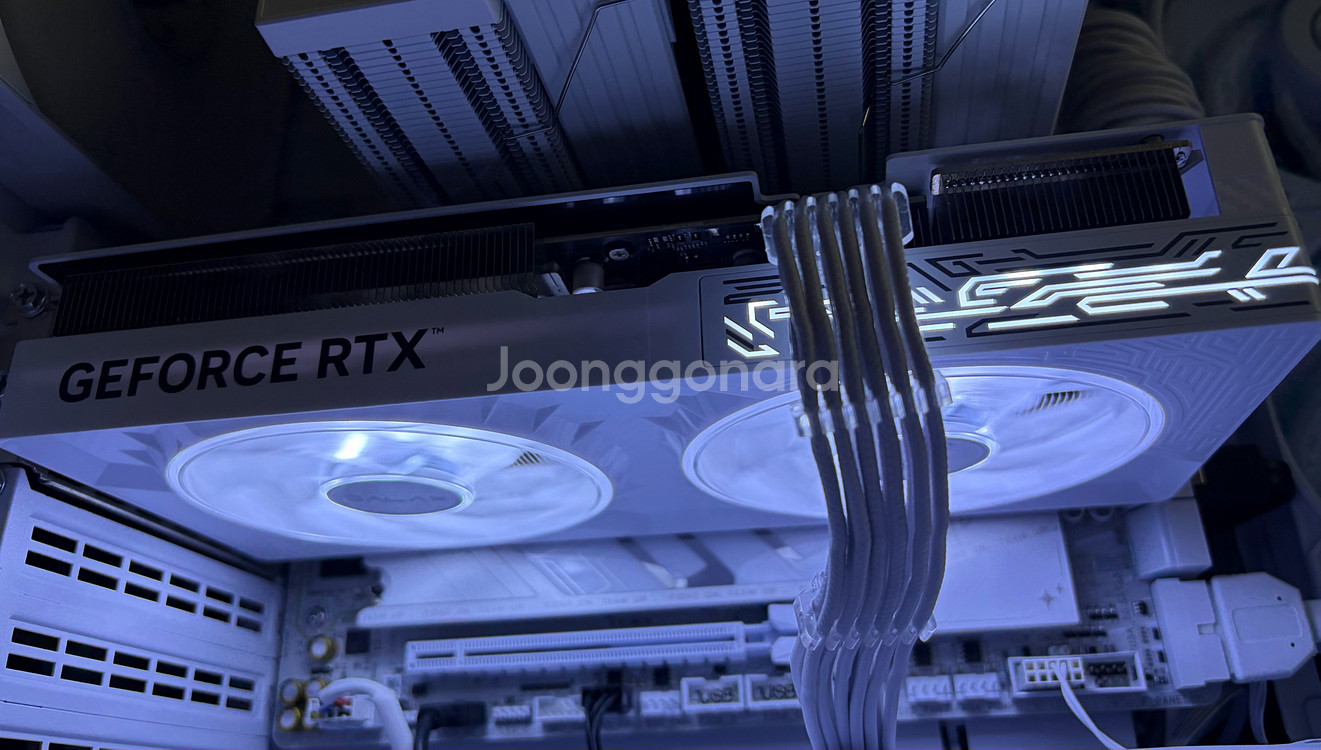 갤럭시 지포스 RTX5070 화이트 OC D7 12GB 판매--1