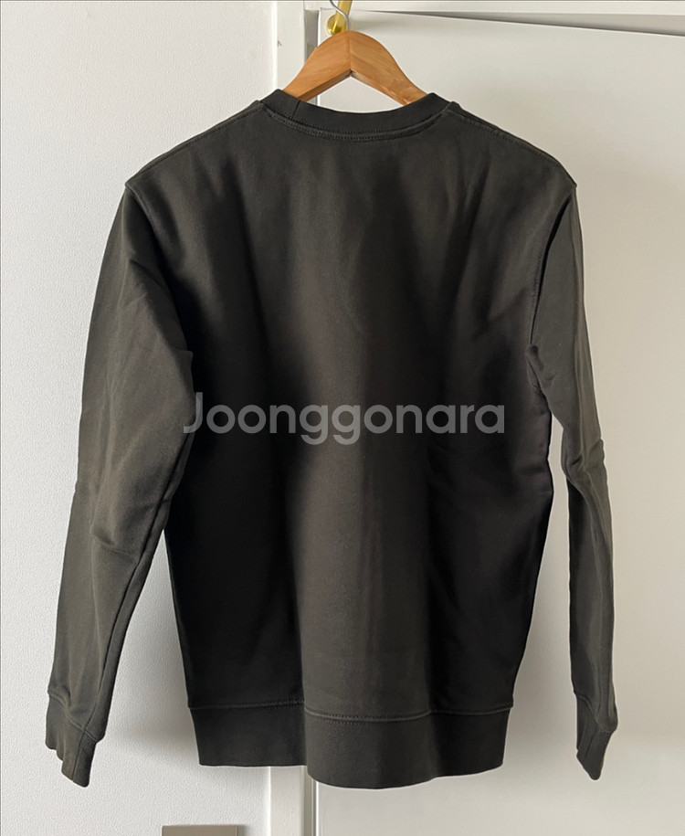 블랭크룸 카키색 맨투맨 티셔츠 (95 사이즈)--1