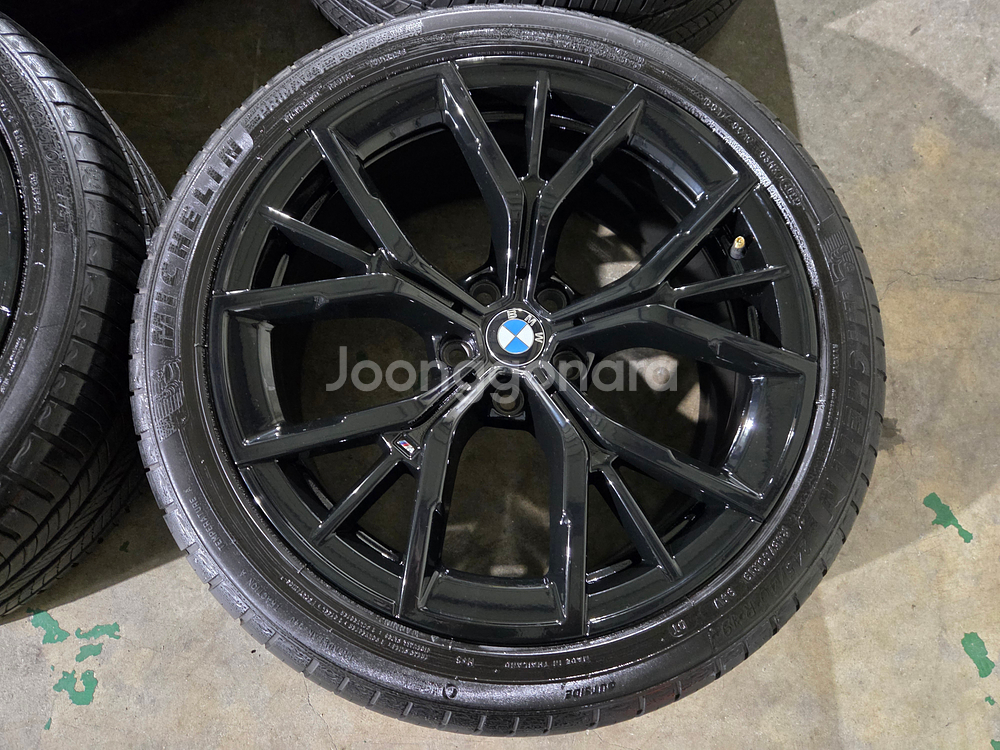 BMW G30 5시리즈 845M 19인치 정품 휠타이어--3