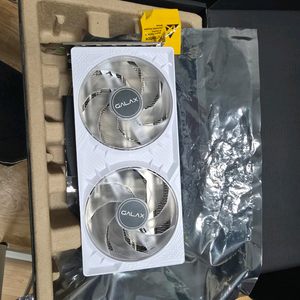 갤럭시 RTX5060 화이트 풀박 팝니다