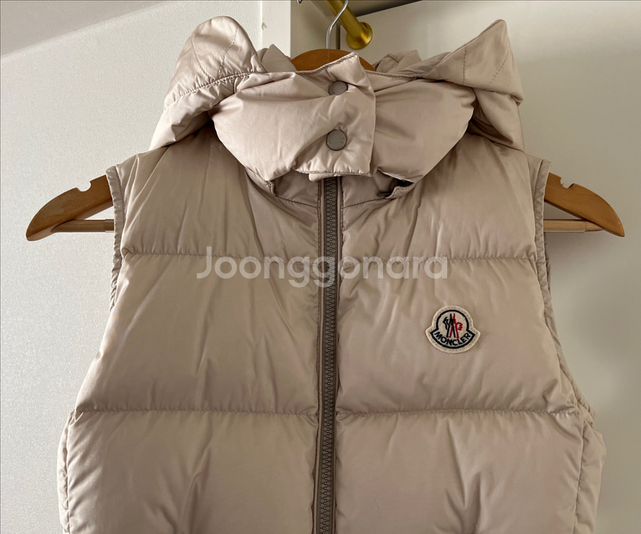 몽클레어 여성 베이지색 패딩 조끼 (XS 사이즈)--1