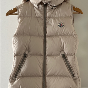 몽클레어 여성 베이지색 패딩 조끼 (XS 사이즈)
