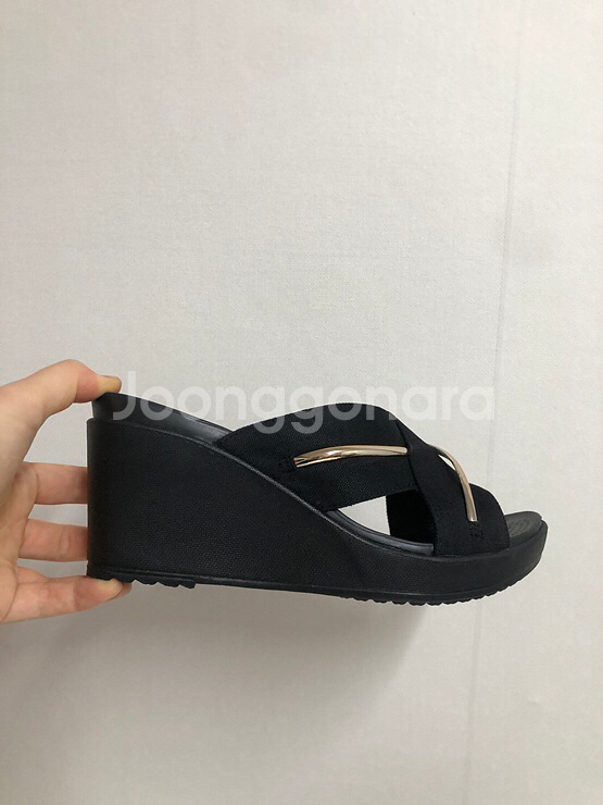 크록스 정품 레이2 메탈블록 웨지 샌들 250사이즈 w9--2