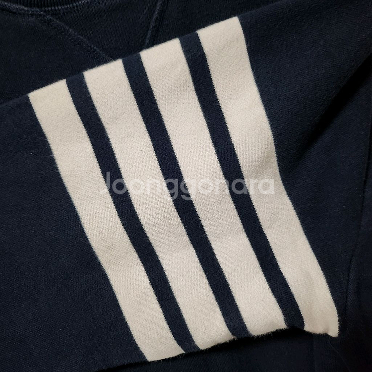 톰브라운 사선완장 맨투맨 3사이즈 네이비--2