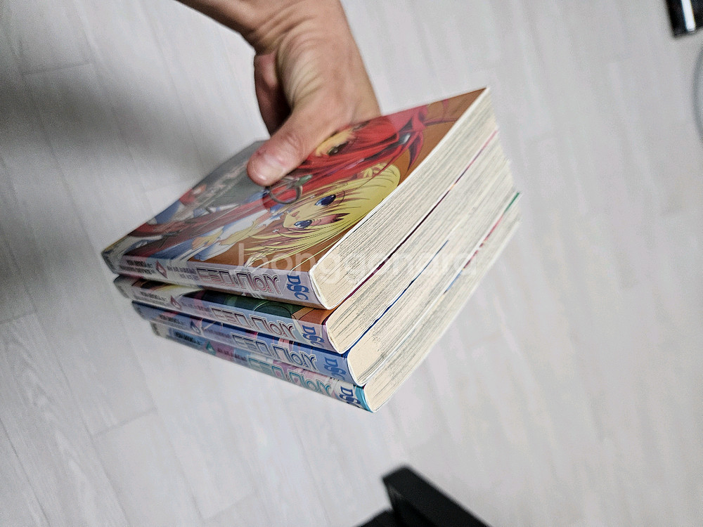 샤이나 다르크 만화책 1-4권 완결 세트--3