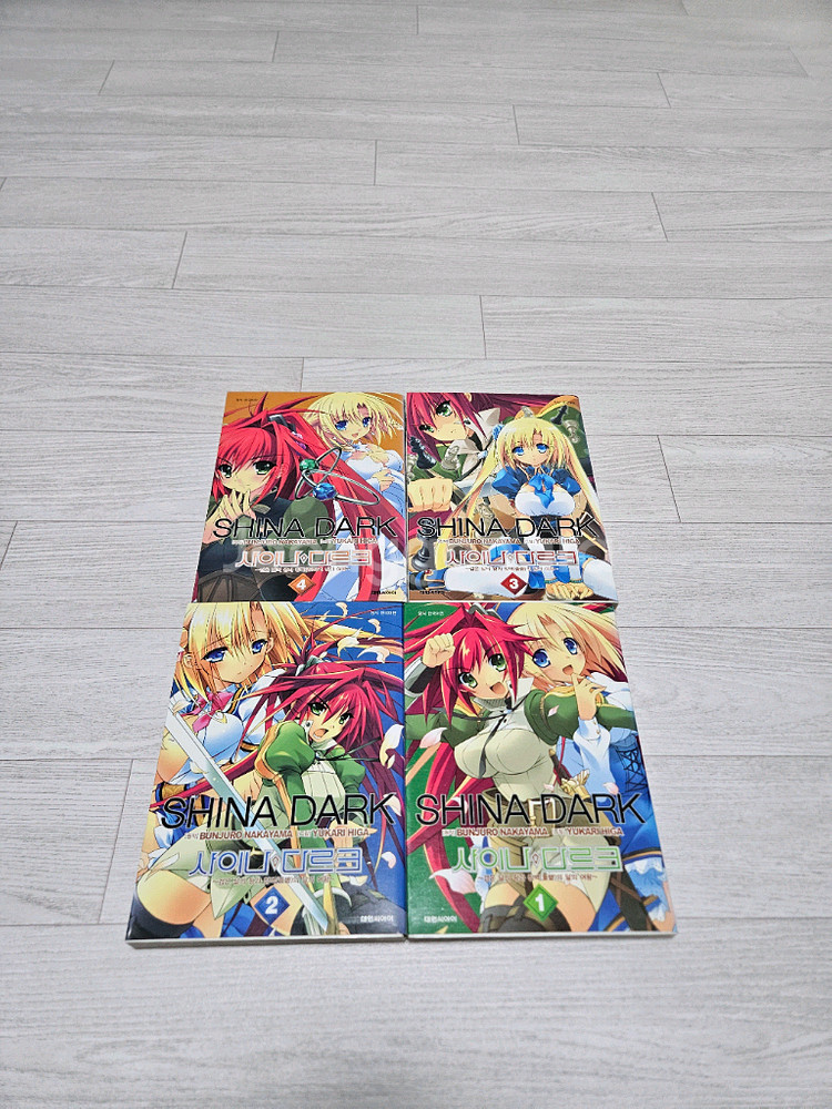 샤이나 다르크 만화책 1-4권 완결 세트--1