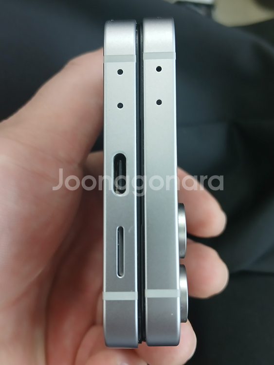 갤럭시Z플립6 256G 실버 판매합니다[55만]--3