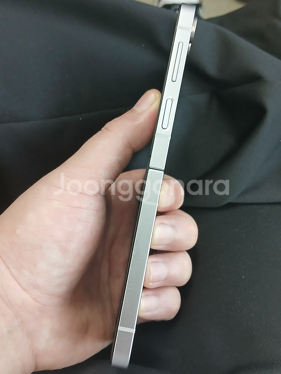 갤럭시Z플립6 256G 실버 판매합니다[55만]--1