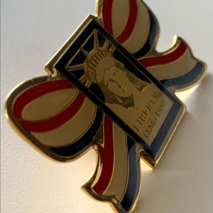 빈티지 1982년 자유의여신상 리본 브로치